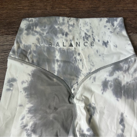 Balance Athletica Gray/White Tie-Dye Leggings - Picture 5 of 6